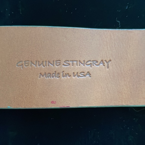 Leighelena Green Stingray Leather Jigsaw Bracelet - Picture 5 of 6